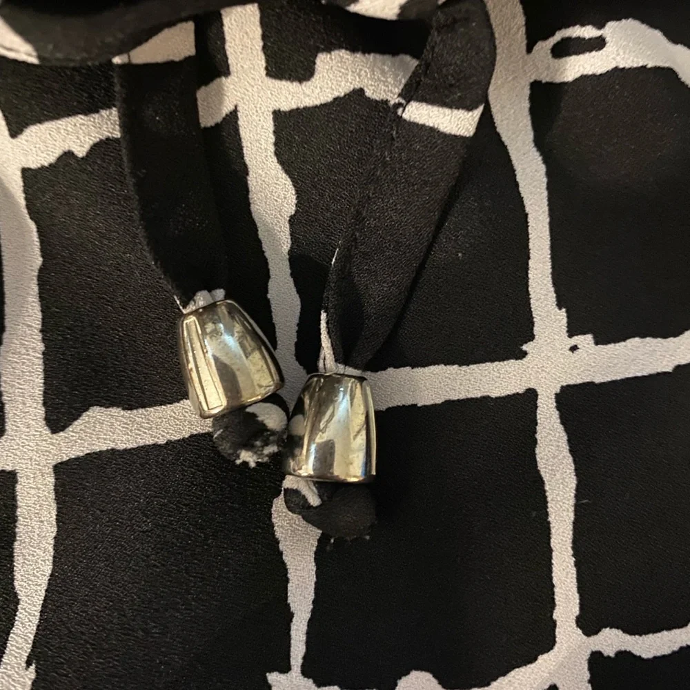 2 pairs of pull-on New York and Co shorts! - Picture 6 of 6